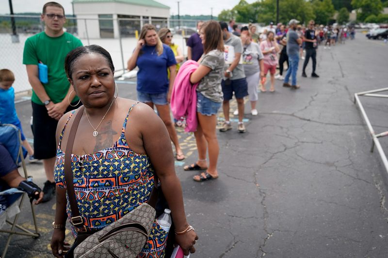 FILE PHOTO: Thousands line up outside unemployment office in Frankfort