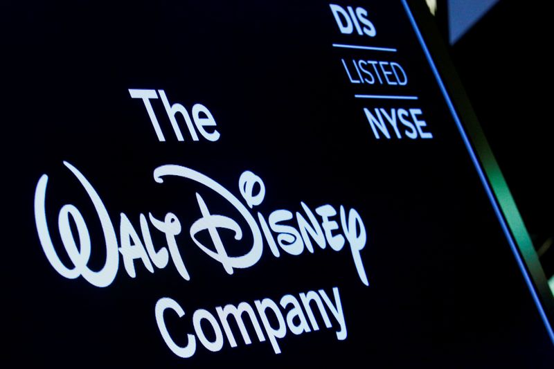 Logo di The Walt Disney Company proiettato nella sede della