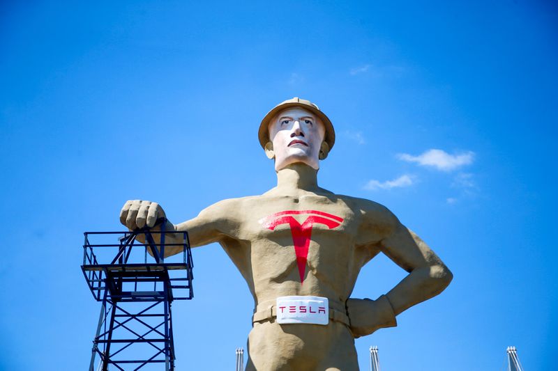The Golden Driller, painted as Tesla founder Elon Musk, is