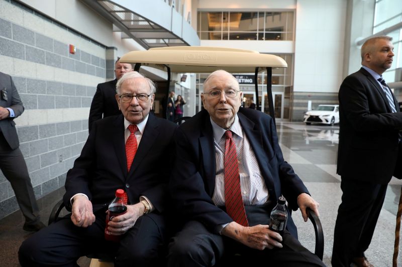 FILE PHOTO: Berkshire Hathaway Chairman Warren Buffett (left) and Vice