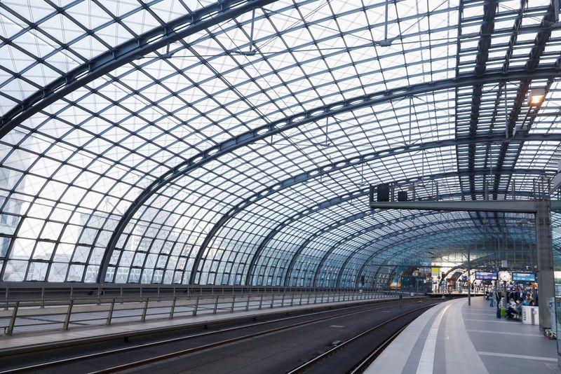 German train drivers hold week-long strike in wage dispute with