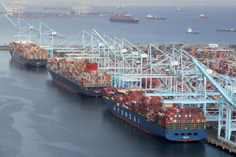 FILE PHOTO: FILE PHOTO: Shipping containers are unloaded from ships