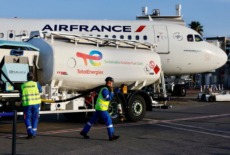 Air France aircraft, operated with SAF is refueled at Nice