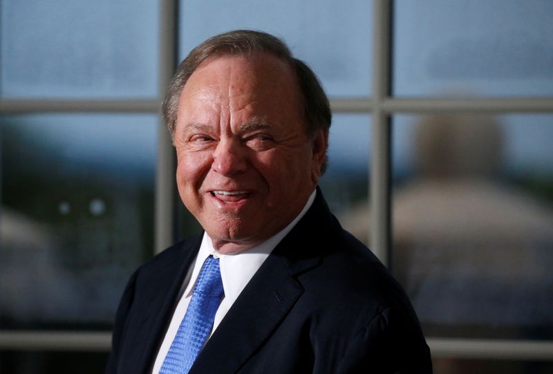 Harold Hamm of Continental Resources introduces himself at a dinner