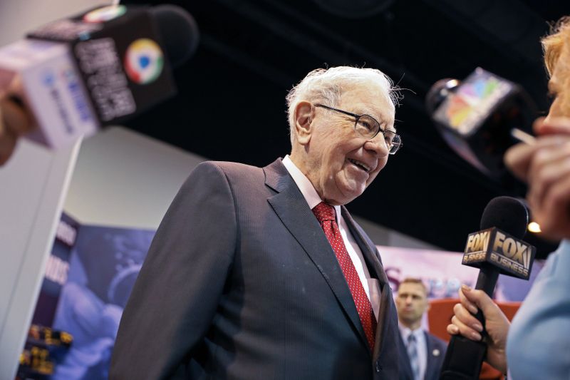 FILE PHOTO: Berkshire Hathaway Chairman Warren Buffett walks through the