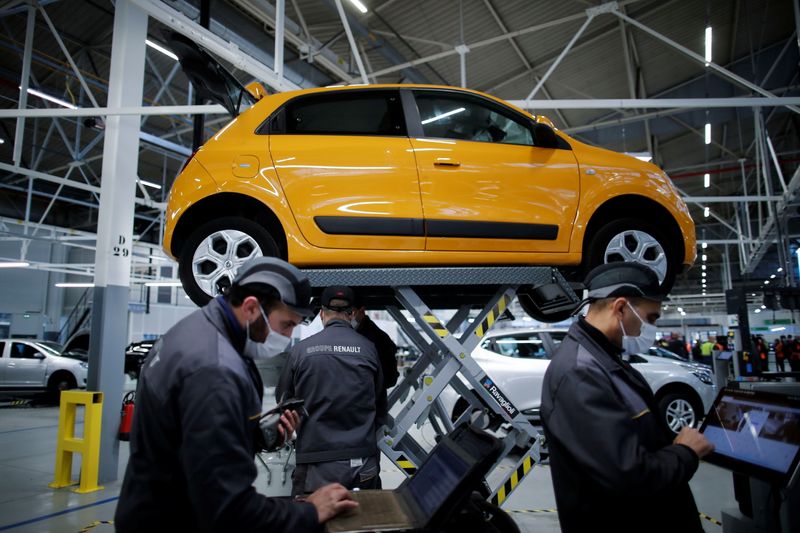Groupe Renault shows progress in turning its Flins car plant