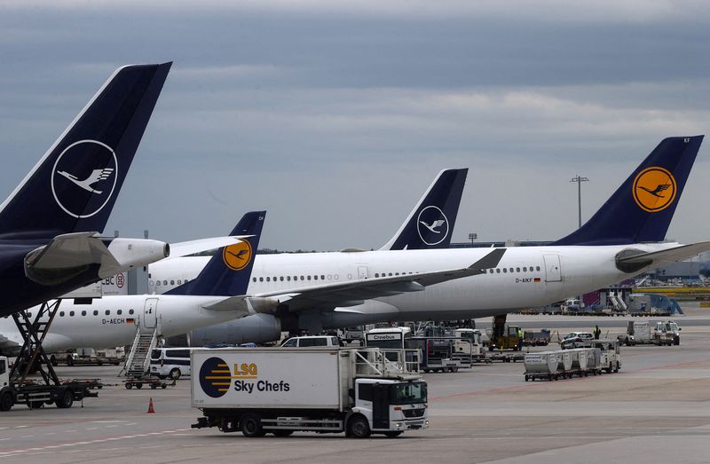 FILE PHOTO: German air carrier Lufthansa holds general meeting in