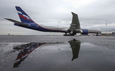 FILE PHOTO: FILE PHOTO: An Aeroflot Boeing 777-300ER aircraft is