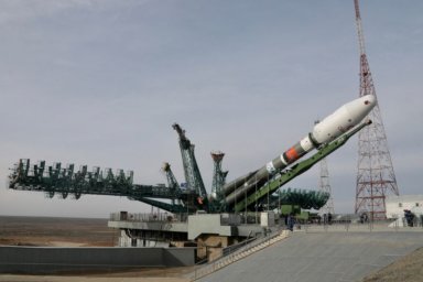 FILE PHOTO: A Soyuz rocket with satellites of British firm