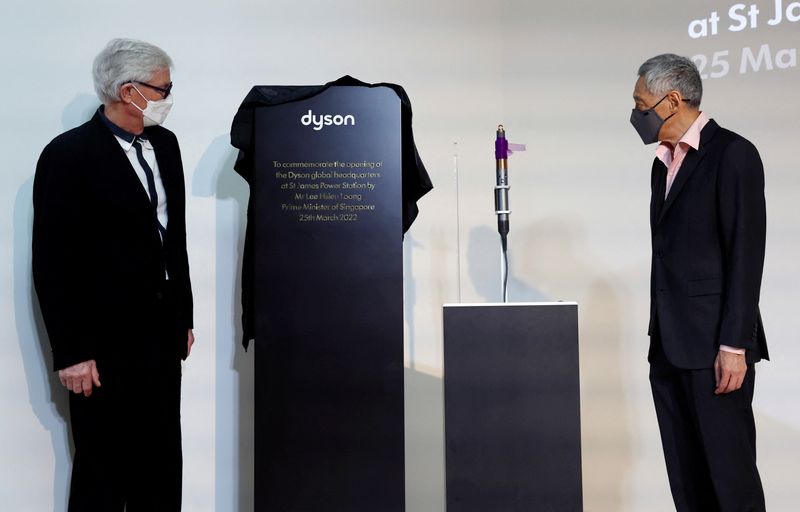 James Dyson and Singapore’s Prime Minister Lee Hsien Loong attend