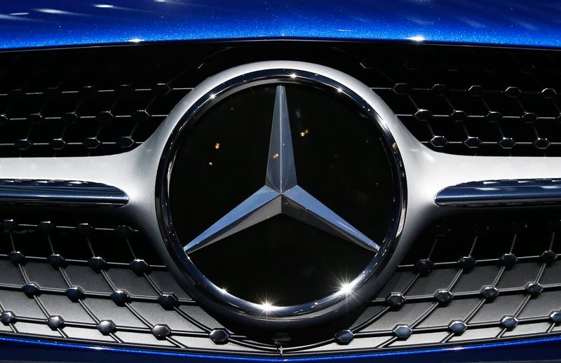 The Mercedes logo is shown as the 2017 Mercedes-Benz SL550