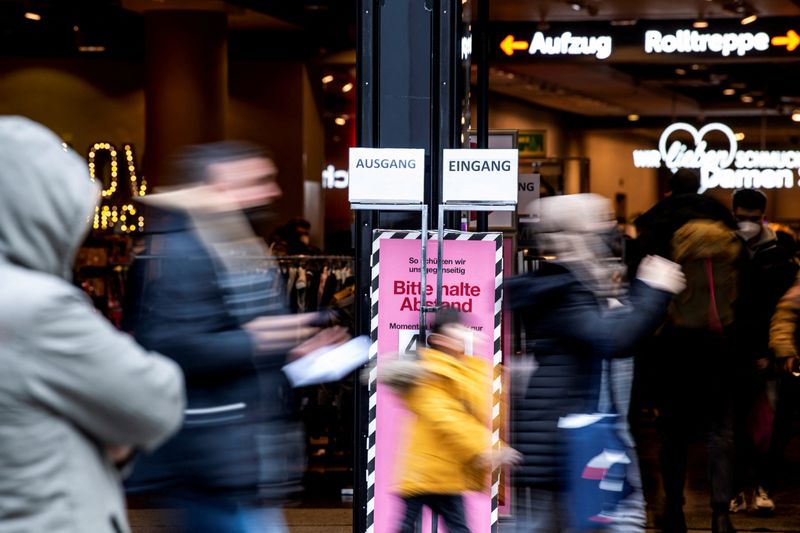 FILE PHOTO: Shoppers in Munich, Germany