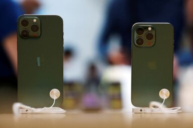 Apple iPhone 13 Pro models in the colour “alpine green”