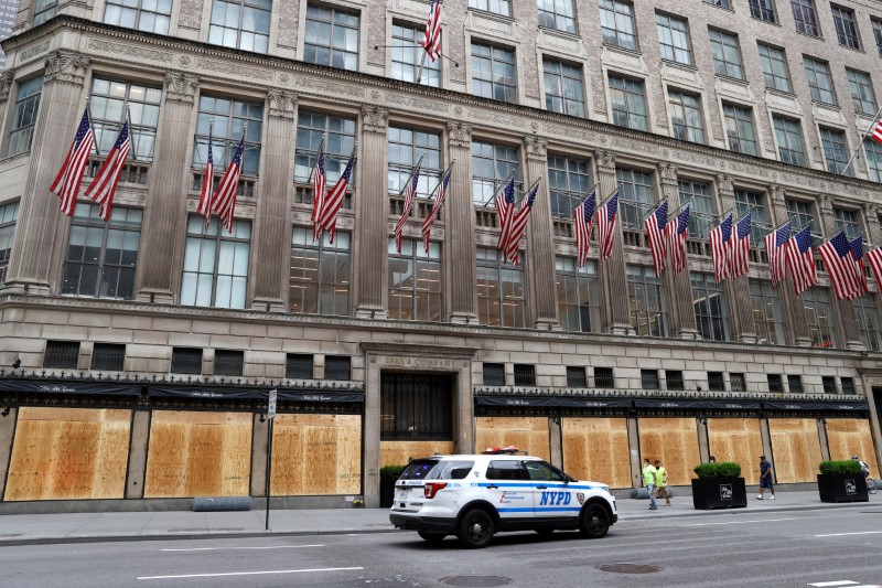 Businesses in midtown Manhattan boarded up during continued protests in