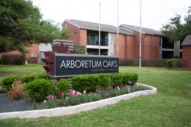 The Arboretum Oaks apartment complex, where a deadly shooting took