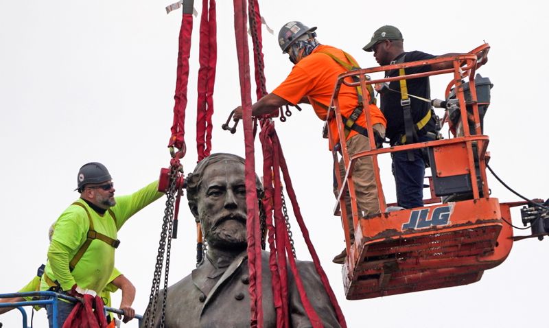 Statue of Confederate General Robert E. Lee removed in Richmond