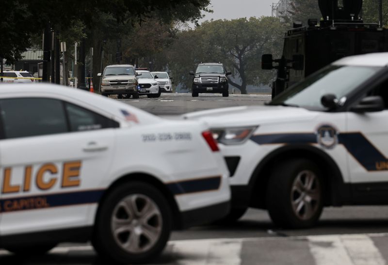 U.S. Capitol Police investigate suspicious vehicle in front of the