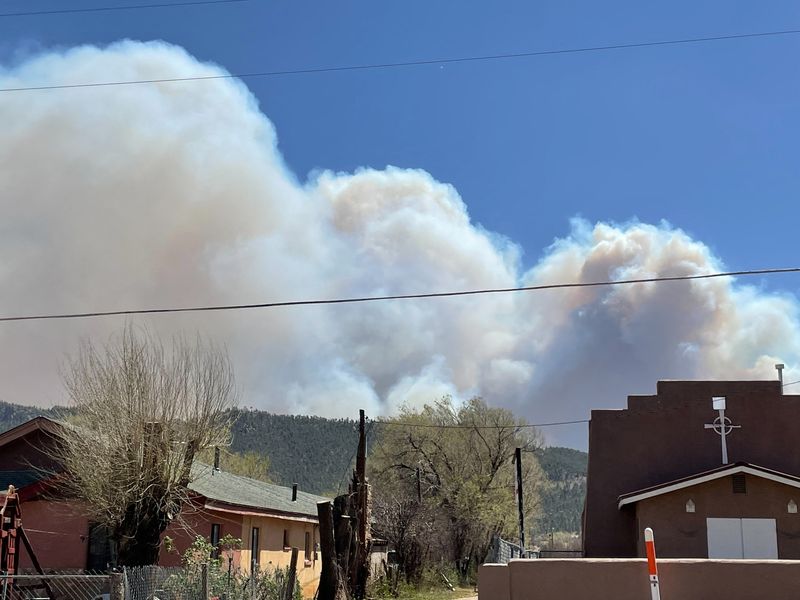 New Mexico battles “epic” wildfire