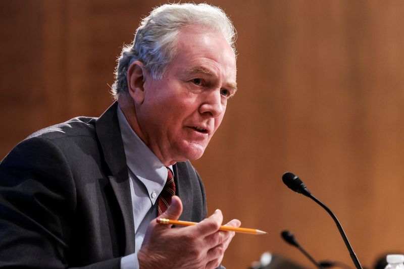 FILE PHOTO: U.S. Senators probe Treasury official on administration’s Stablecoin