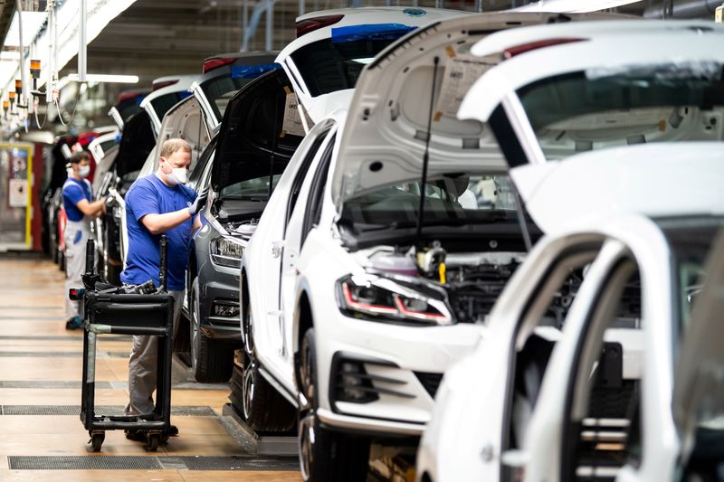 FILE PHOTO: VW re-starts Europe’s largest car factory after coronavirus