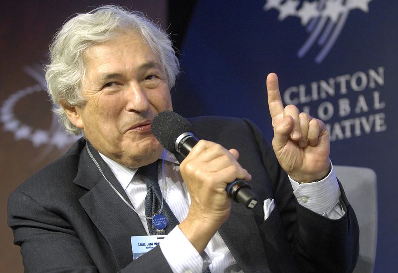 Former head of the World Bank Wolfensohn participates in panel