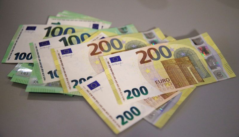 New 100 and 200 euro banknotes are displayed in Vienna