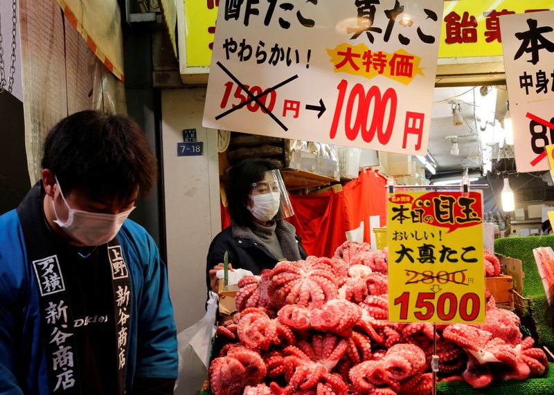 FILE PHOTO: Vendors sell seafood amid coronavirus disease (COVID-19) outbreak
