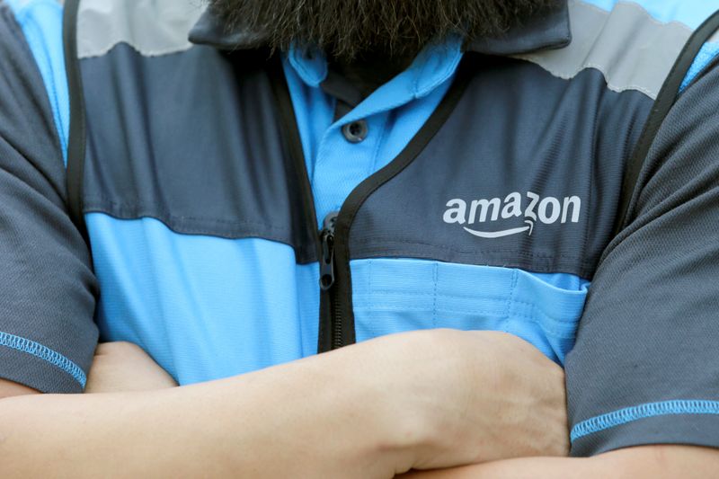 FILE PHOTO: FILE PHOTO: Danny Gonzalez makes deliveries for Amazon