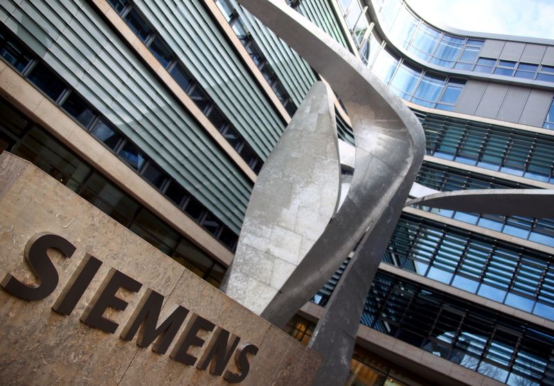 FILE PHOTO: FILE PHOTO: The headquarters of Siemens AG is