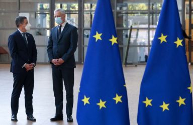 FILE PHOTO: Euro zone finance ministers meet to discuss help