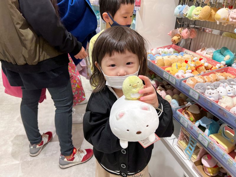 Children of Keiki Nambu and his wife Takako enjoy shopping