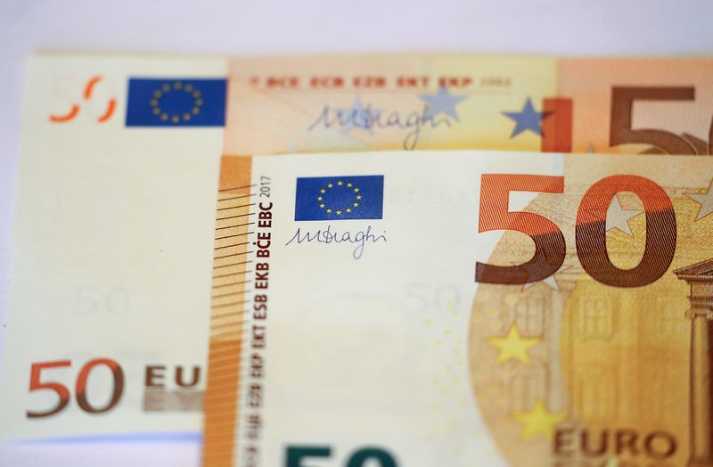 The German Bundesbank presents the new 50 euro banknote at