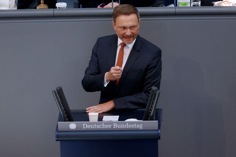 Scholz addresses special German parliament meeting on Ukraine