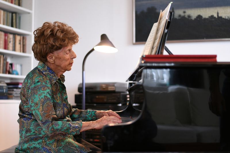 At 106 years old, French pianist prepares to release new
