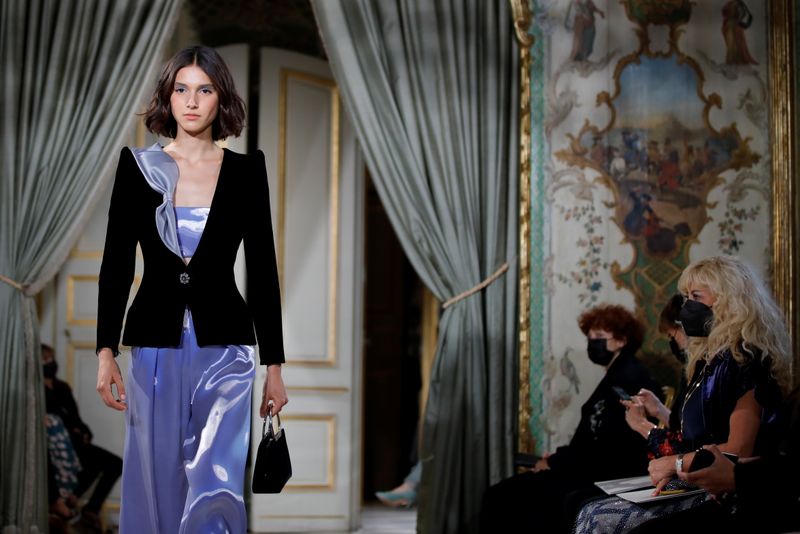 Giorgio Armani Prive Haute Couture Fall/Winter 2021-2022 collection