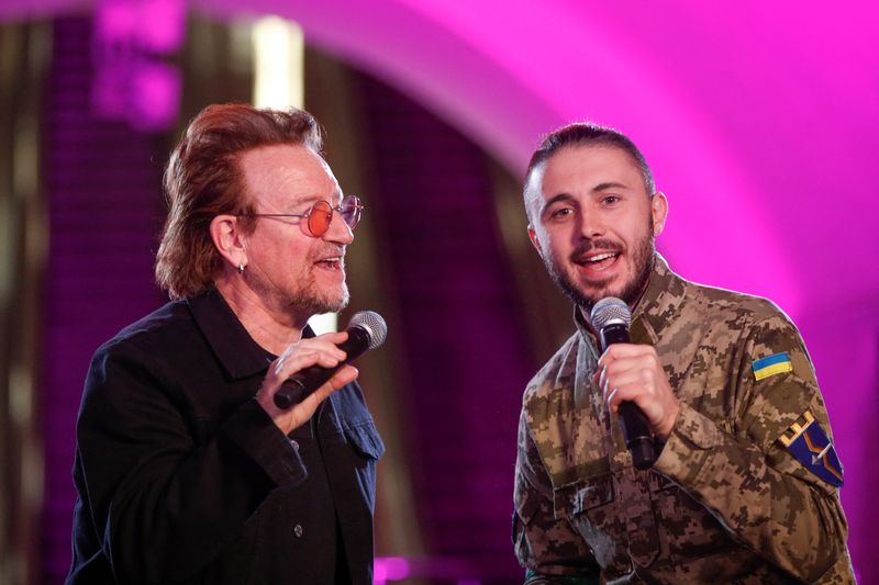 Bono and Topolia sings during a performance for Ukrainian people