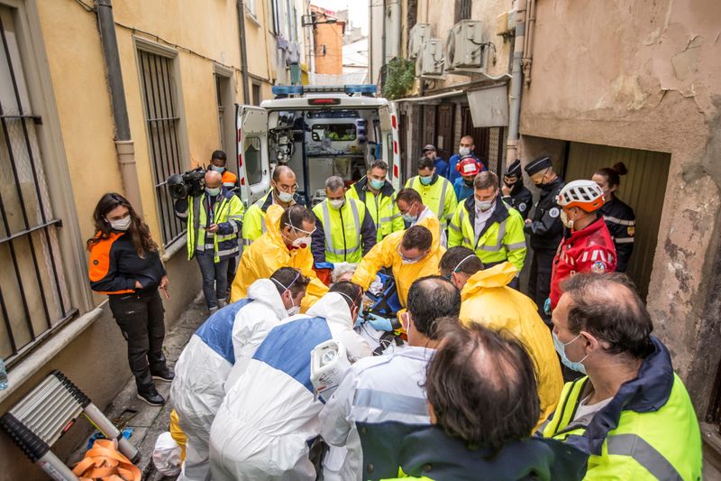 Rescue operation for man suffering from obesity in Perpignan