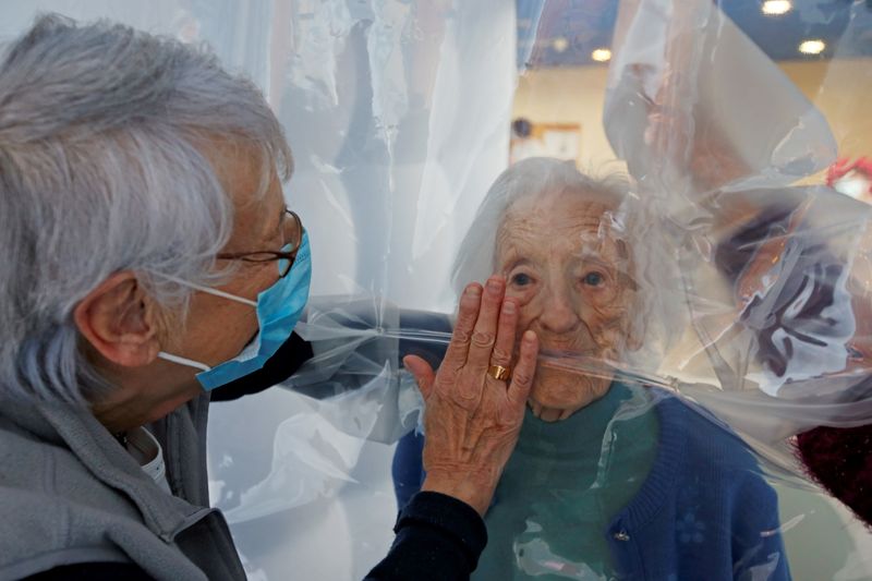 A contact bubble allows seniors to hug their loved ones
