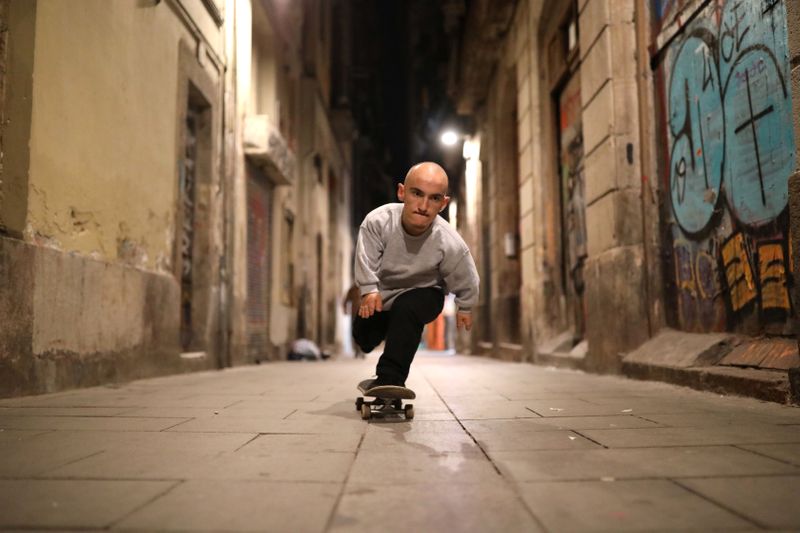 Barcelona skateboarder achieves stature, proves height is no big deal