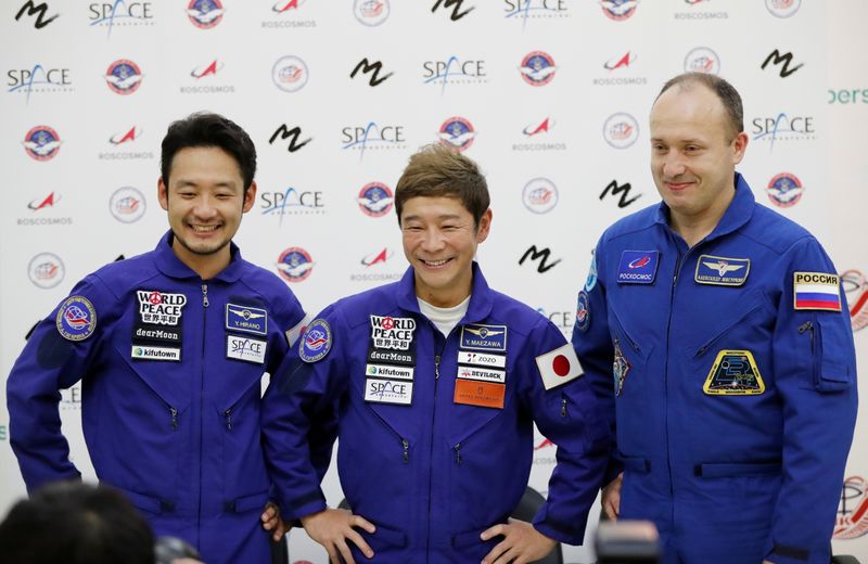 Cosmonaut Alexander Misurkin and space flight participants Yusaku Maezawa and