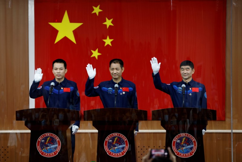 Chinese astronauts meet members of the media at Jiuquan Satellite