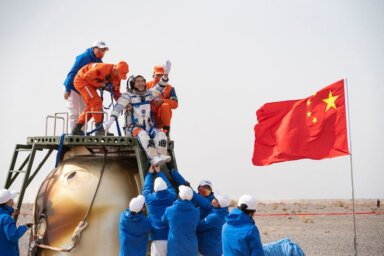 Rescue workers carry Chinese astronaut Zhai Zhigang out of a