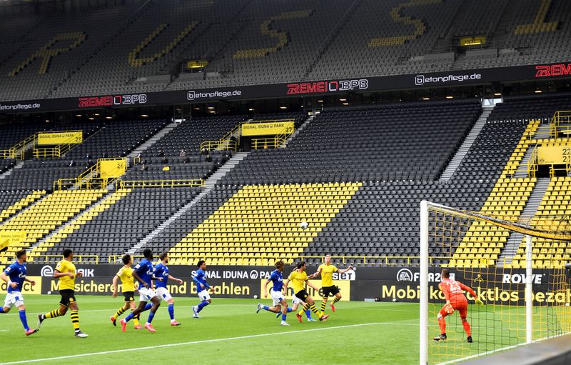 Bundesliga – Borussia Dortmund v Schalke 04