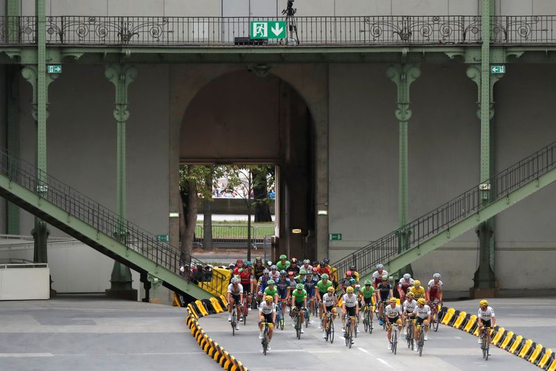 Cycling – The 104th Tour de France cycling race