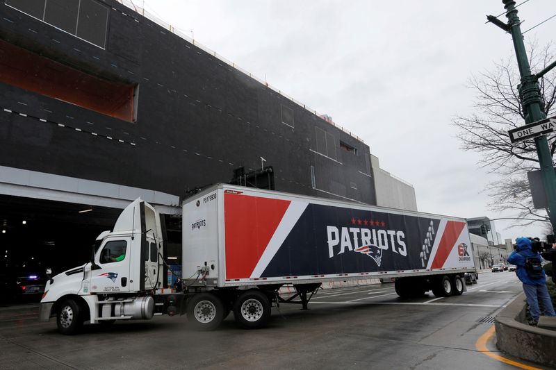 New England Patriots deliver 300,000 N95 masks to assist health