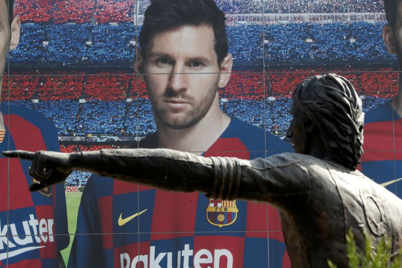 Lionel Messi tells Barcelona he wishes to leave
