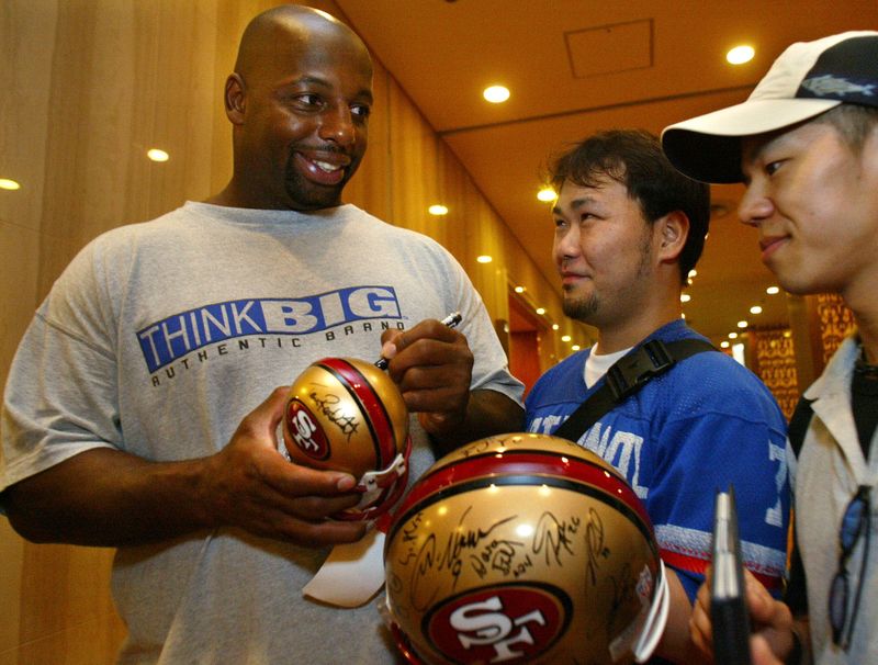 NFL 49ERS’ STUBBLEFIELD SIGNS AUTOGRAPHS AHEAD OF AMERICAN BOWL IN
OSAKA.
