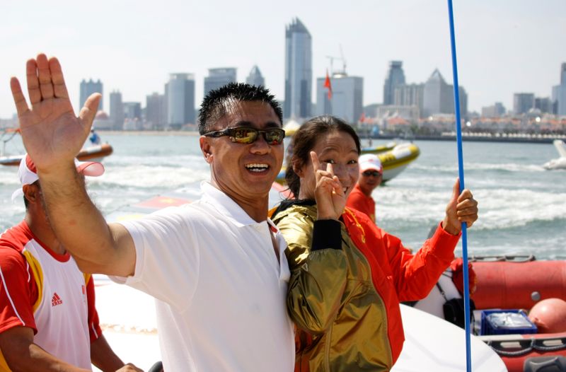 Vice President of Chinese Yachting Association Li Quanhai hugs Yin
