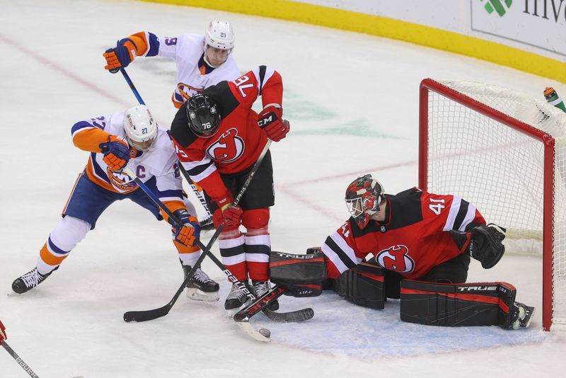 NHL: New York Islanders at New Jersey Devils