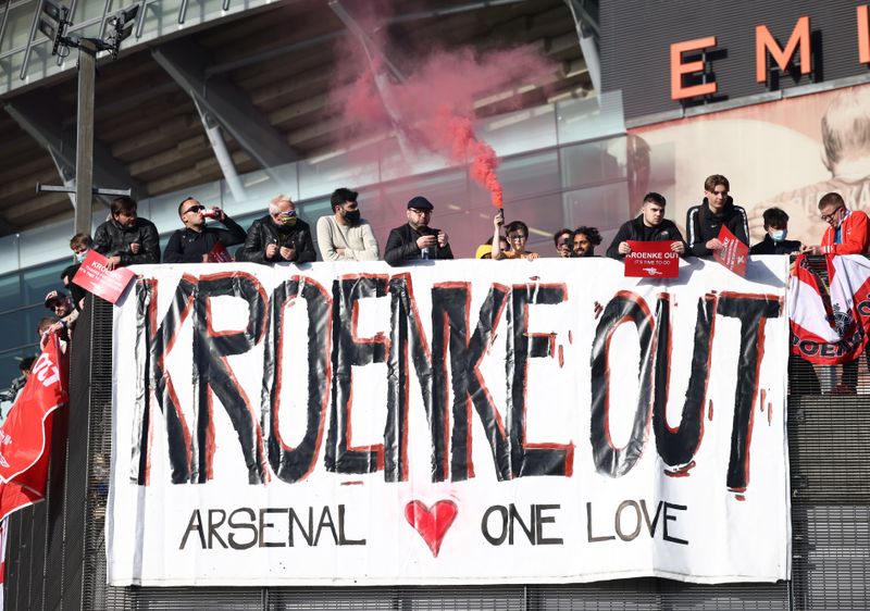 Arsenal fans protest against owner after failed launch of a